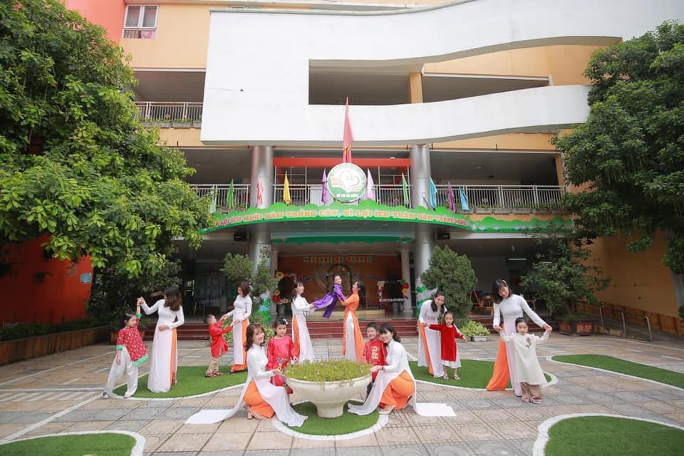 HỘI THI “ DUYÊN DÁNG ÁO DÀI VIỆT NAM QUA ẢNH “ Của cô và trò Trung Tâm Giáo Dục Thường Xuyên Quận 10.